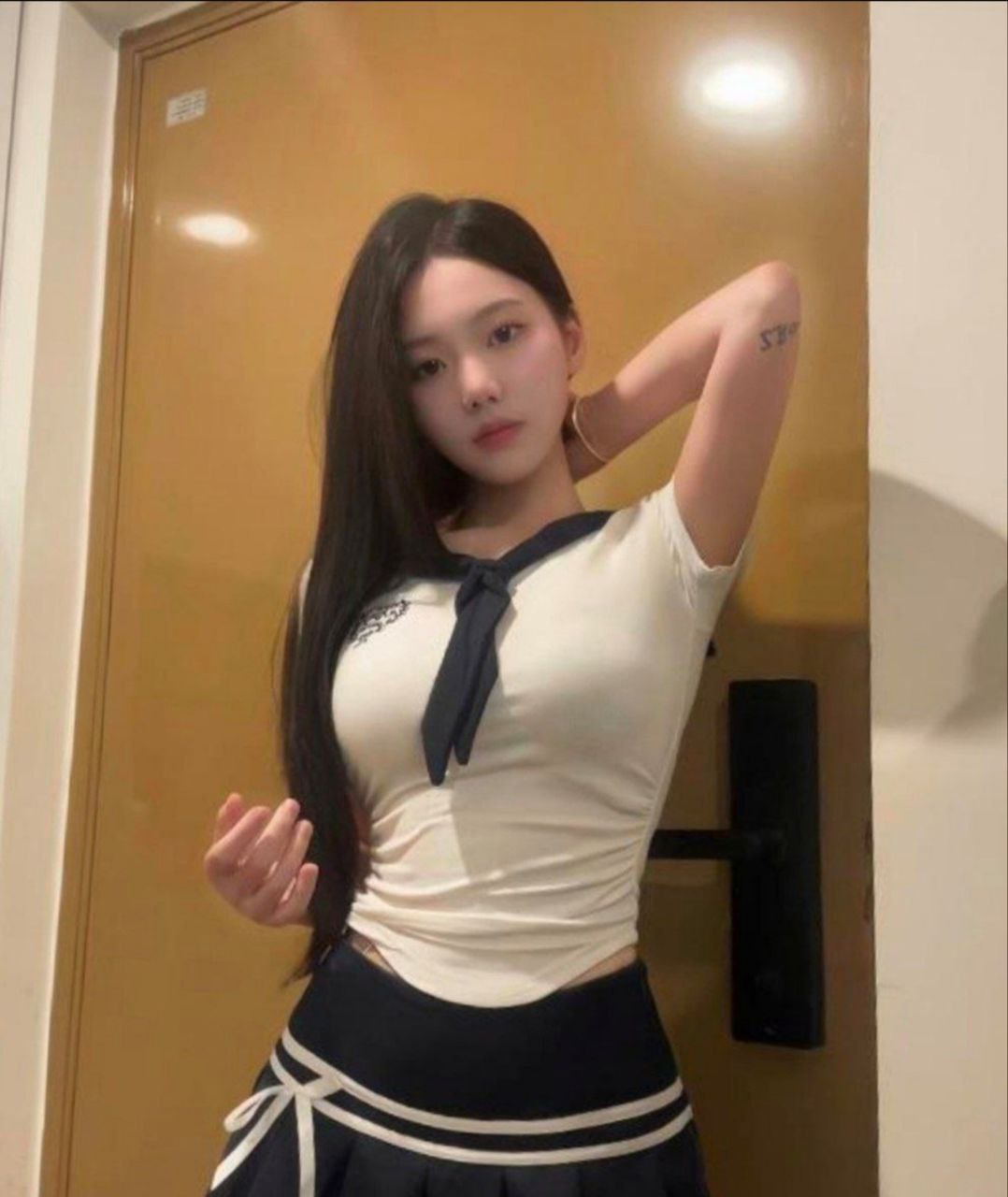 可调教的反差妹妹 颜值不错~皮肤嫩滑紧致鲜嫩~散发着一股嫩气可无套（可内射）有体检