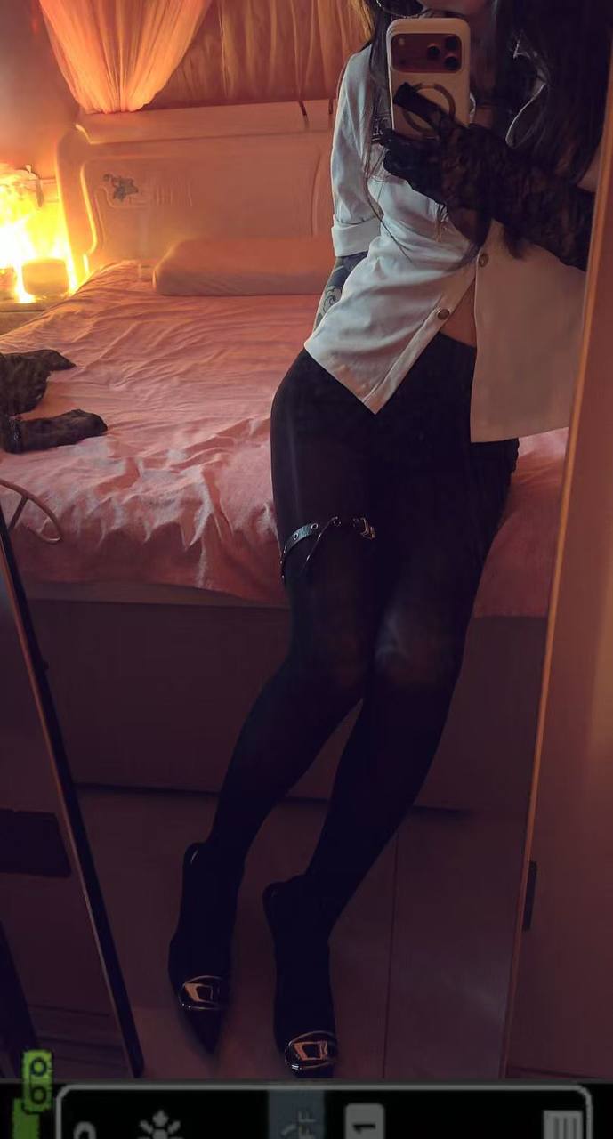 兰州雁滩纹身妹妹 毒龙制服诱惑丝袜调情 想看纹身约起来