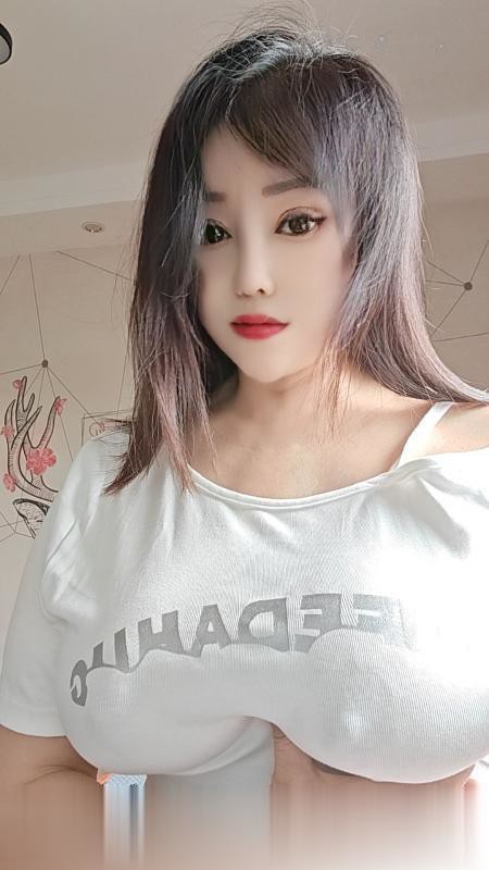 上海闵行巨乳寂寞骚骚天然大胸,又软又挺,乳交特爽