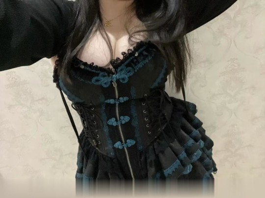 天津-河东可乐不加冰白虎妞