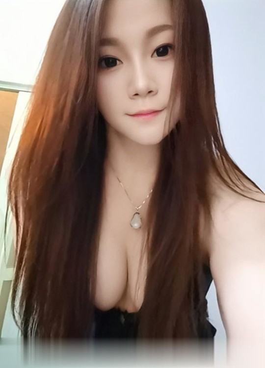 深圳龙华丰满性感美女