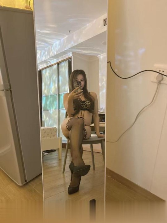 深圳宝安服务系骚露穿的很性感，身材肥臀前凸后翘