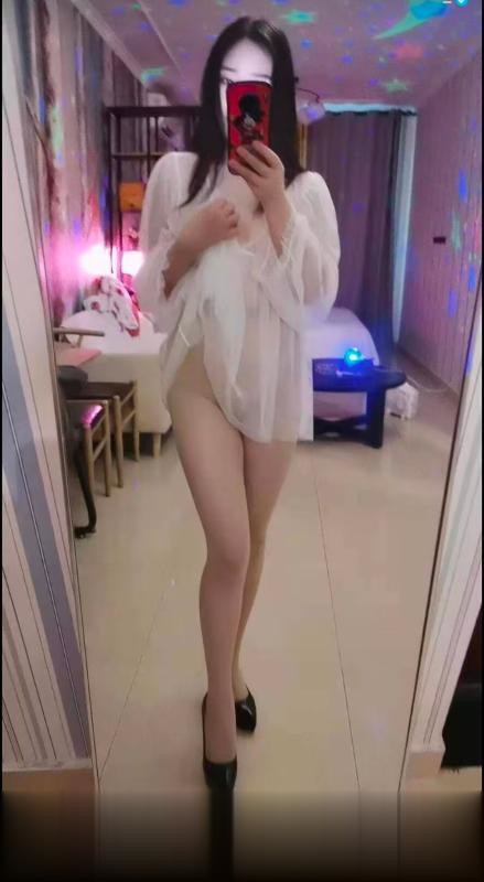 成都人妻诱惑..老师皮肤白，腿细，屁股大