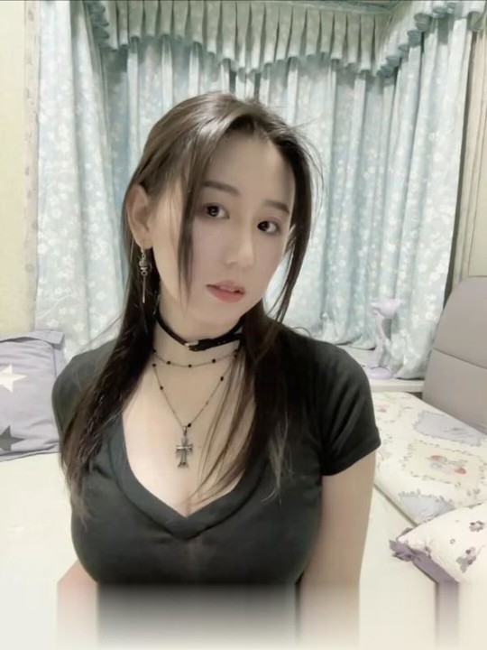 广州天河大胸妹身材好小穴越来越湿